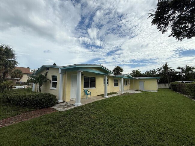 Foto del edificio - 7057 Sunset Dr S