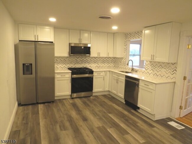 Building Photo - 84 Corabelle Ave