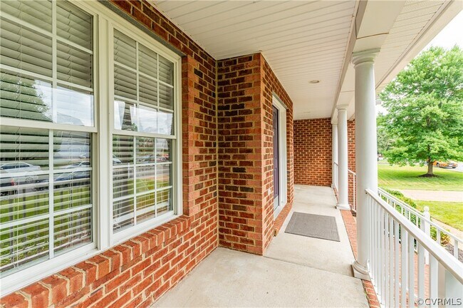 Foto del edificio - 4816 Greenbrooke Dr