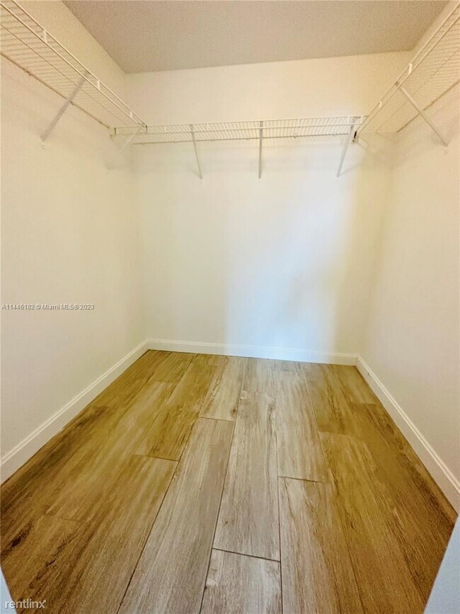 Foto del edificio - 1 br, 2 bath Condo - Brickell Heights