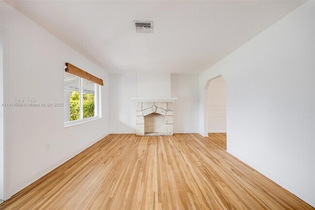 Building Photo - 385 NE 117th St