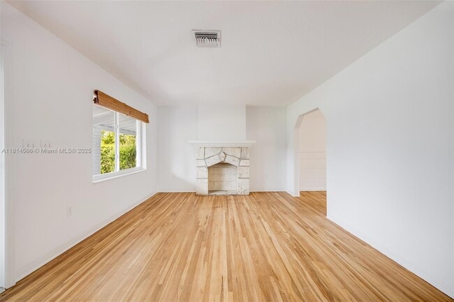 Foto del edificio - 385 NE 117th St