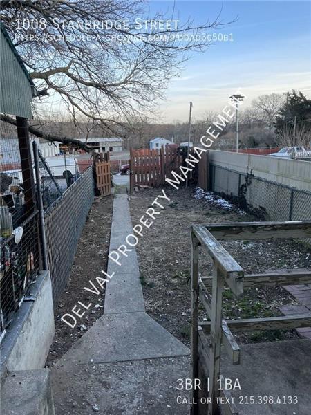 Building Photo - 1008 Stanbridge St