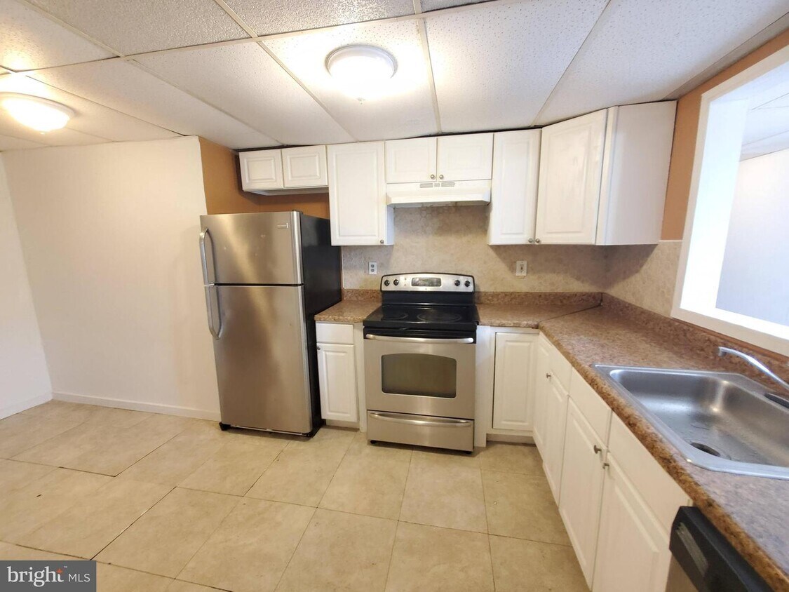 Primary Photo - 14 Grieb Ave