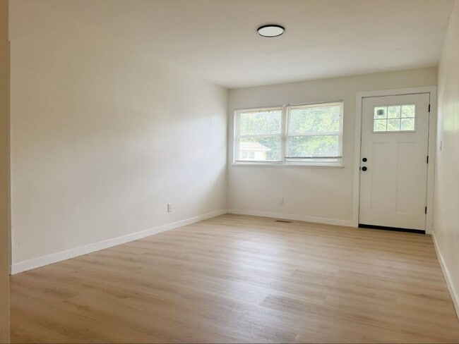 Foto del edificio - 804-806 N Fairlawn Cir