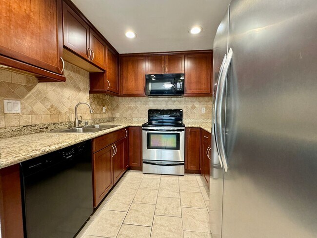 Building Photo - 2BD/2BA CONDO AVAILABLE NOW! IN THE HEART ...