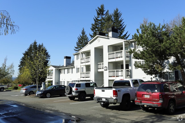 Building Photo - The Signature Apartments & Townhomes