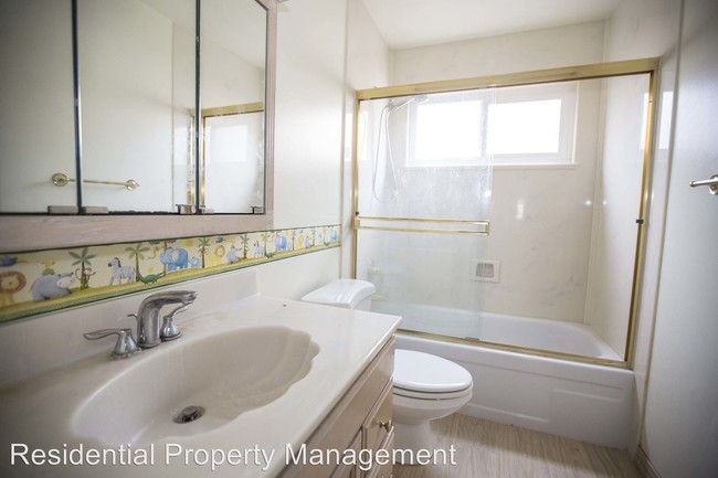 Foto del edificio - 34840 Gladstone Pl