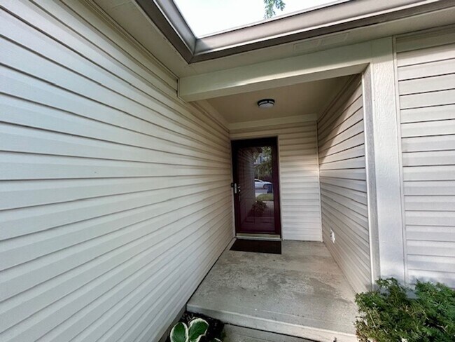 Foto del edificio - Charming 3-Bedroom, 2-Bath Home with Moder...