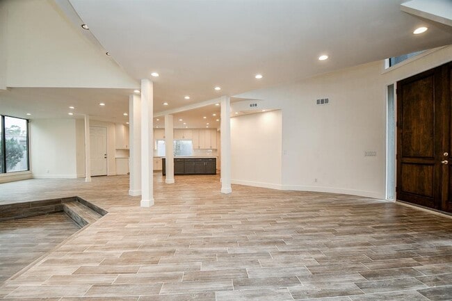 Building Photo - 8115 Fondren Lake Dr
