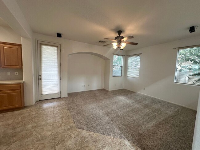 Building Photo - Beautiful Henderson Home With Pool