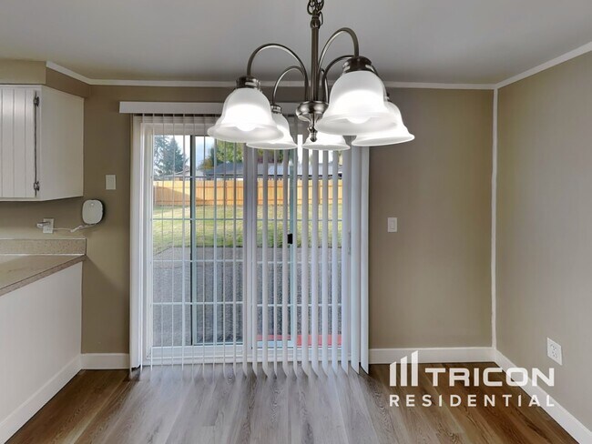 Foto del edificio - 13806 NE 49th St