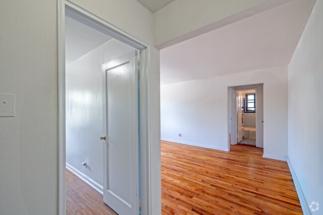 1BR, 1BA -700 SF - Kitchen & Living Room - King Alfred Apartments