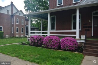 Building Photo - 330 Broad St