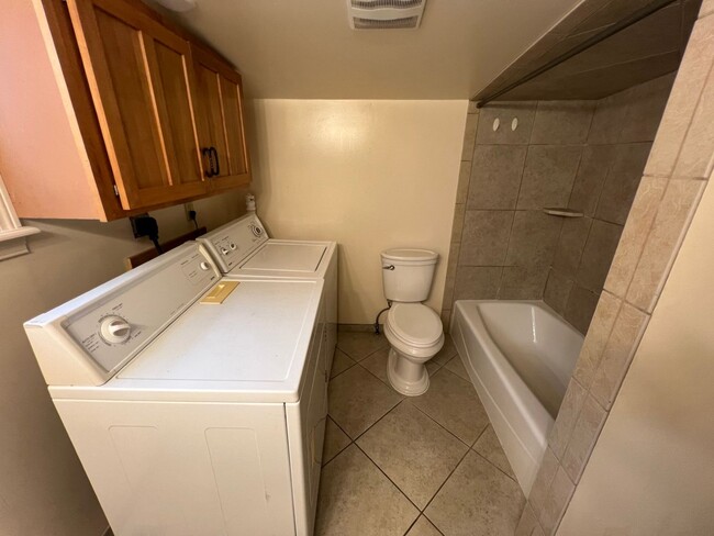 Building Photo - 1-2 Bedroom 1 Bath House with Garage, Newl...