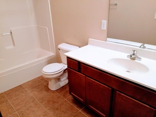 Building Photo - 1305 S G Ave, Unit 32