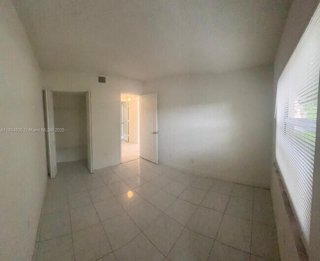 Foto del edificio - 11501 NW 44th St