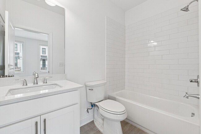 Building Photo - 528 Healy Dr