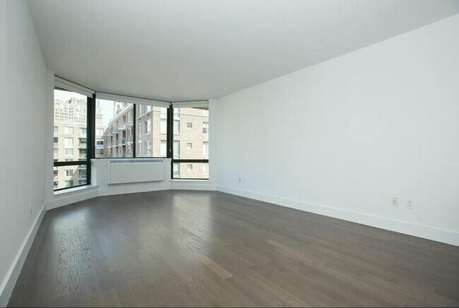 Building Photo - 1 bedroom in New York NY 10004