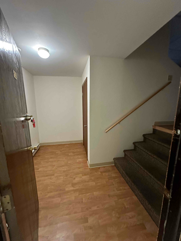 Foto principal - 320 Oak Ave N