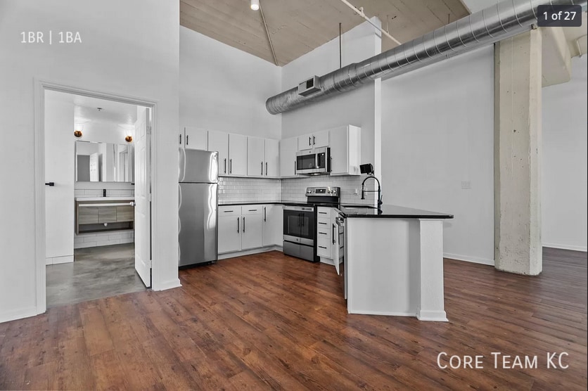 Foto principal - 320 W 7th St