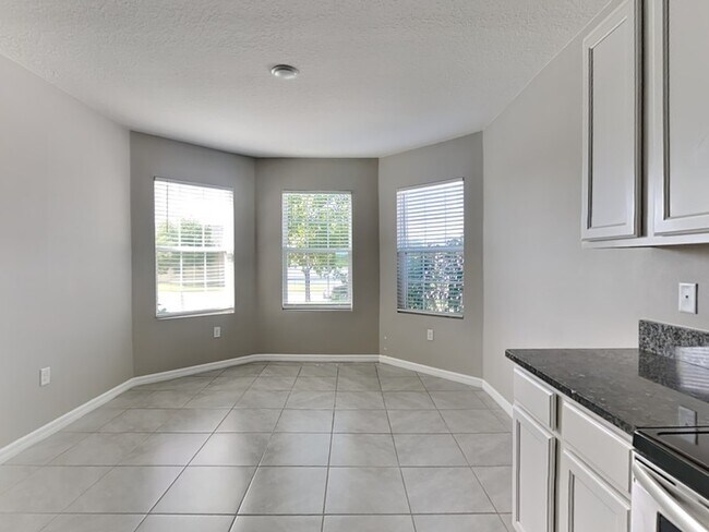 Building Photo - 348 Summershore Dr