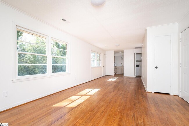 Building Photo - 705 Ravenel St