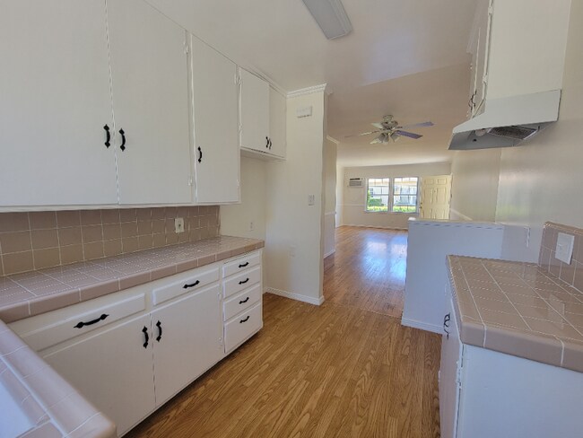 Foto del edificio - 13644 Leadwell St