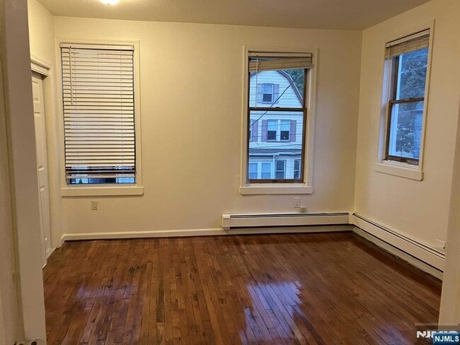 Building Photo - 121 Brookside Ave