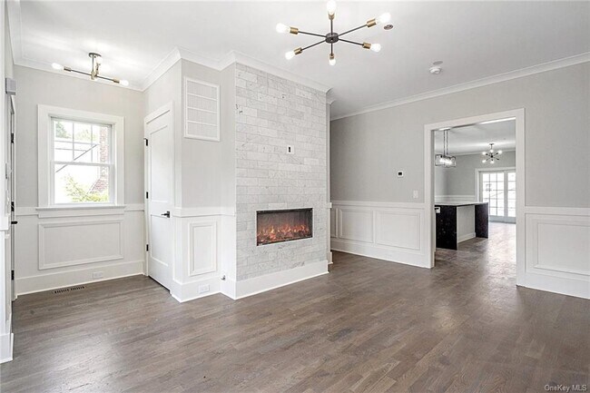 Building Photo - 12 Underhill Pl