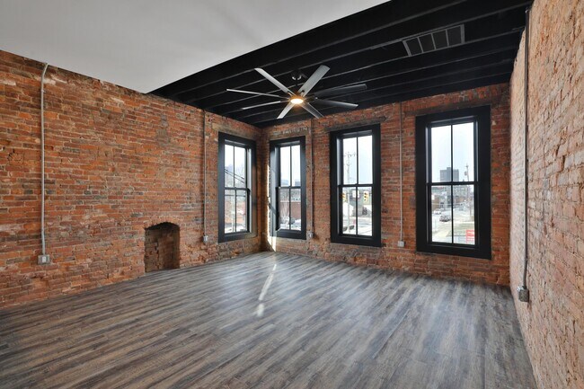 Foto del edificio - 360 S Washington Ave