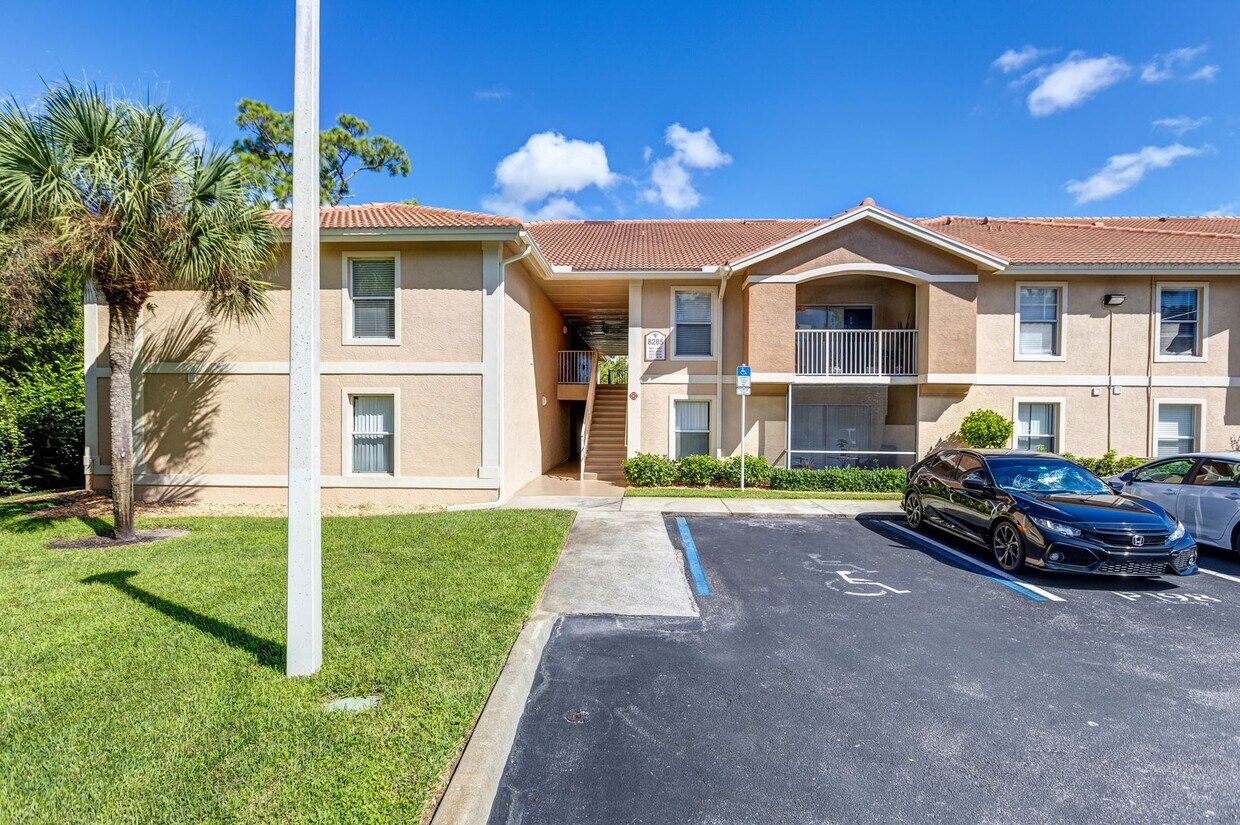 Foto principal - ** IBIS CLUB ** 3 BED / 2 BATH - CONDO - GATED COMMUNITY - SMALL PET OK! - ANNUAL RENTAL