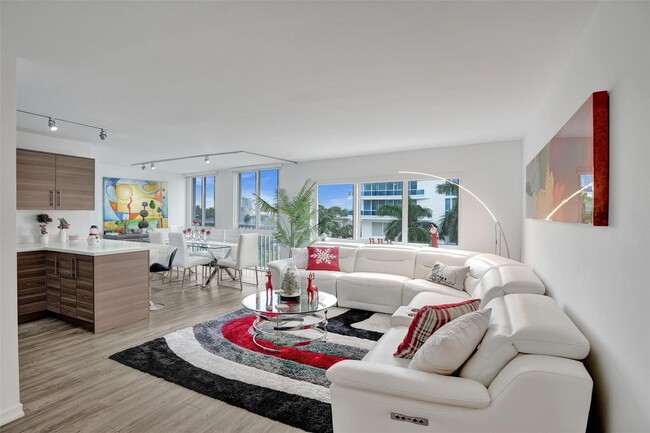 Foto del edificio - 720 Bayshore Dr