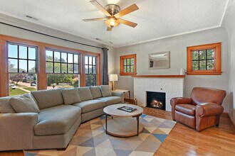 Building Photo - 915 W Pacific Ave