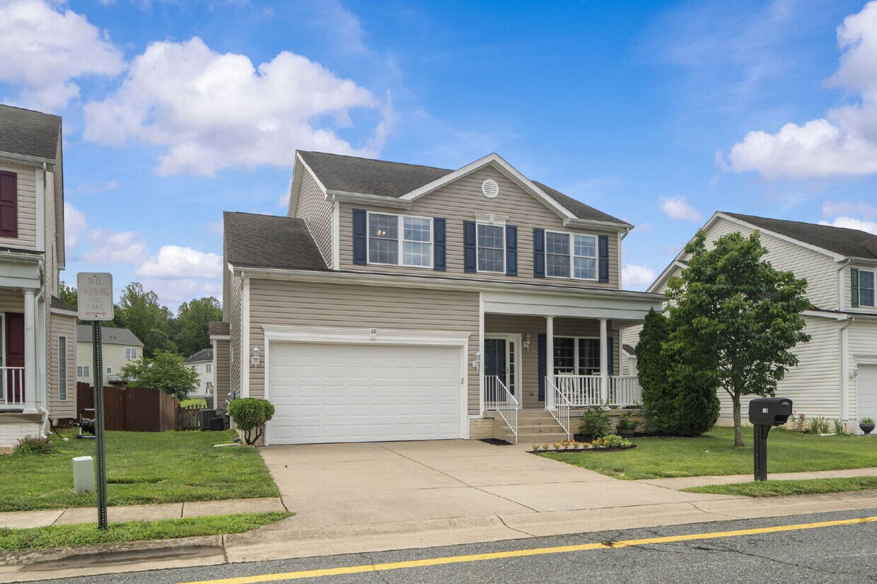 Foto principal - Welcome home to this well-maintained 4-bed...