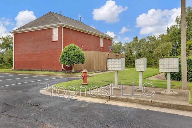 Photo - 840 Barrington Woods Cove House