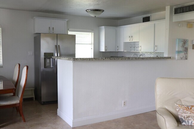 Building Photo - 1 Valencia A