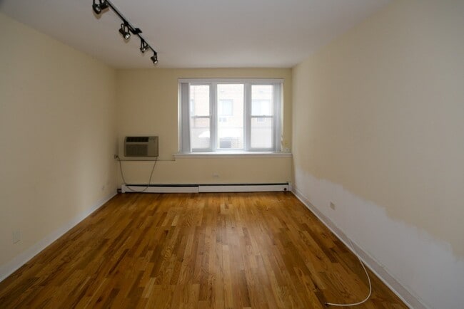 Building Photo - 630 W Wrightwood Ave