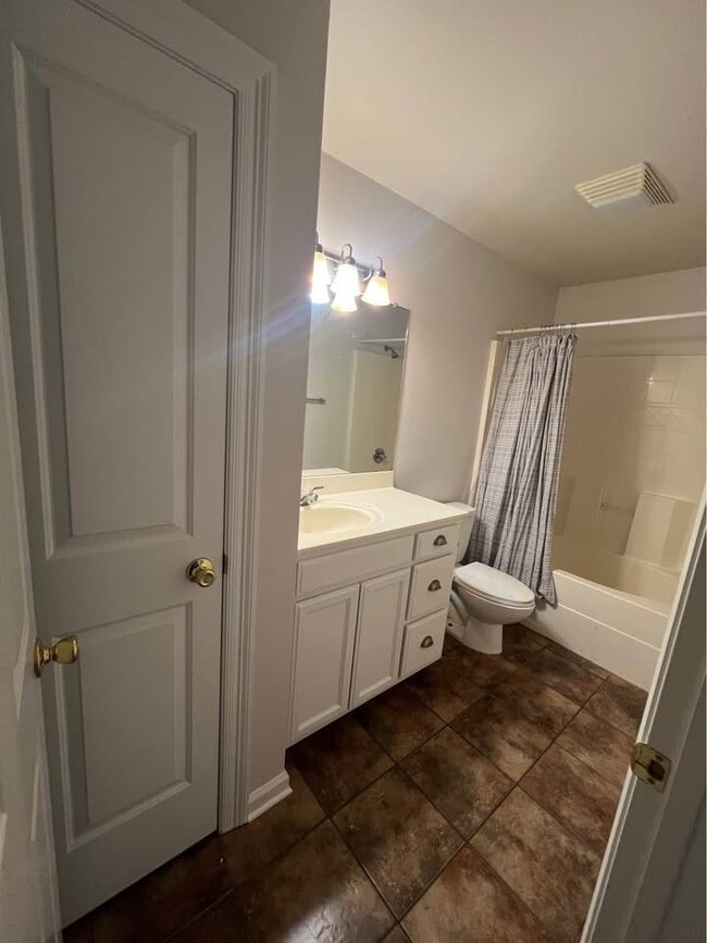 Building Photo - 14258 Woodlands Dr