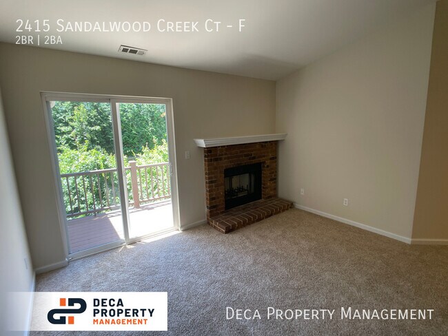 Foto del edificio - 2415 Sandalwood Creek Ct