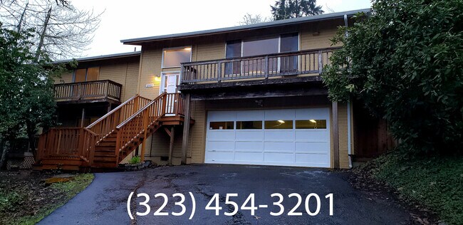 Beautiful custom home - 2002 Floral Hill Dr