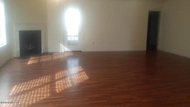 Building Photo - 312 Providence Dr