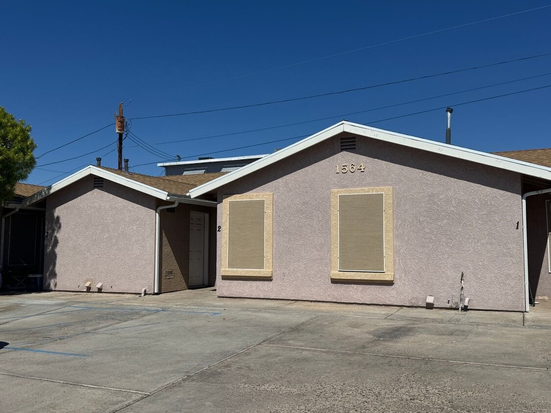 Building Photo - 2 Bedroom, 1 Bath Apartment in Bullhead Ci...