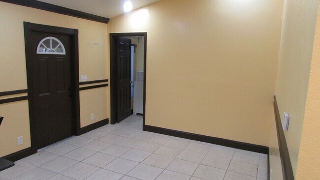 Building Photo - 1216 SW 75th Ave