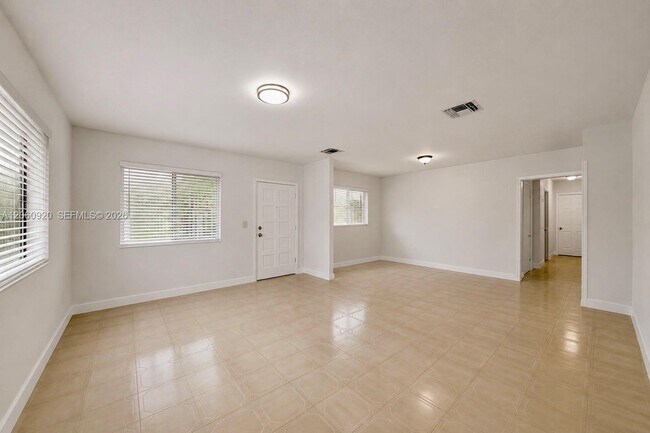 Foto del edificio - 8636 NW 35th Pl