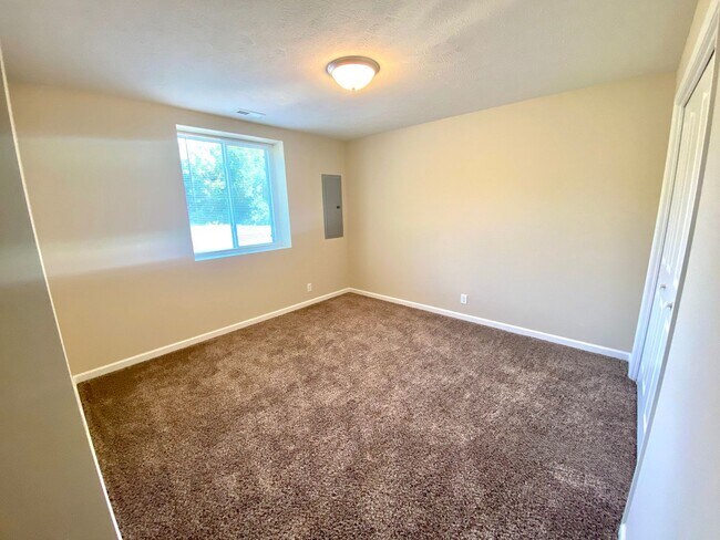 Building Photo - Newly Built 4 Bedroom and 3 Bathroom Duple...