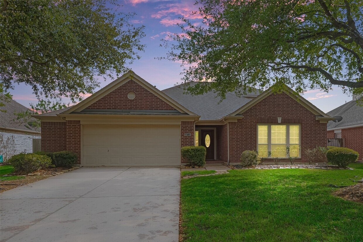 Foto principal - 16715 Red Falls Cir