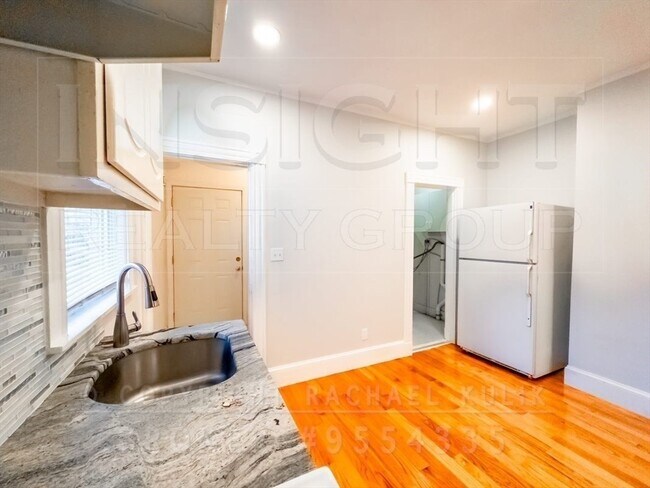 Foto del edificio - 227 Belgrade Ave