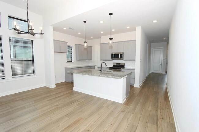 Building Photo - 1443 Park Path Dr