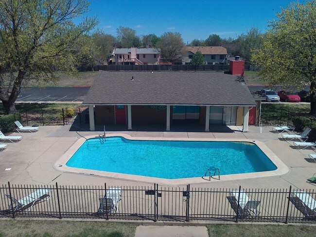 piscina - Cedar Lakes Apartments